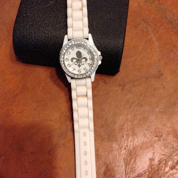 Women's NWOT Fleur de Lis White/Silver Rhinestone Encrusted watch w/ Sport Band - Picture 1 of 6